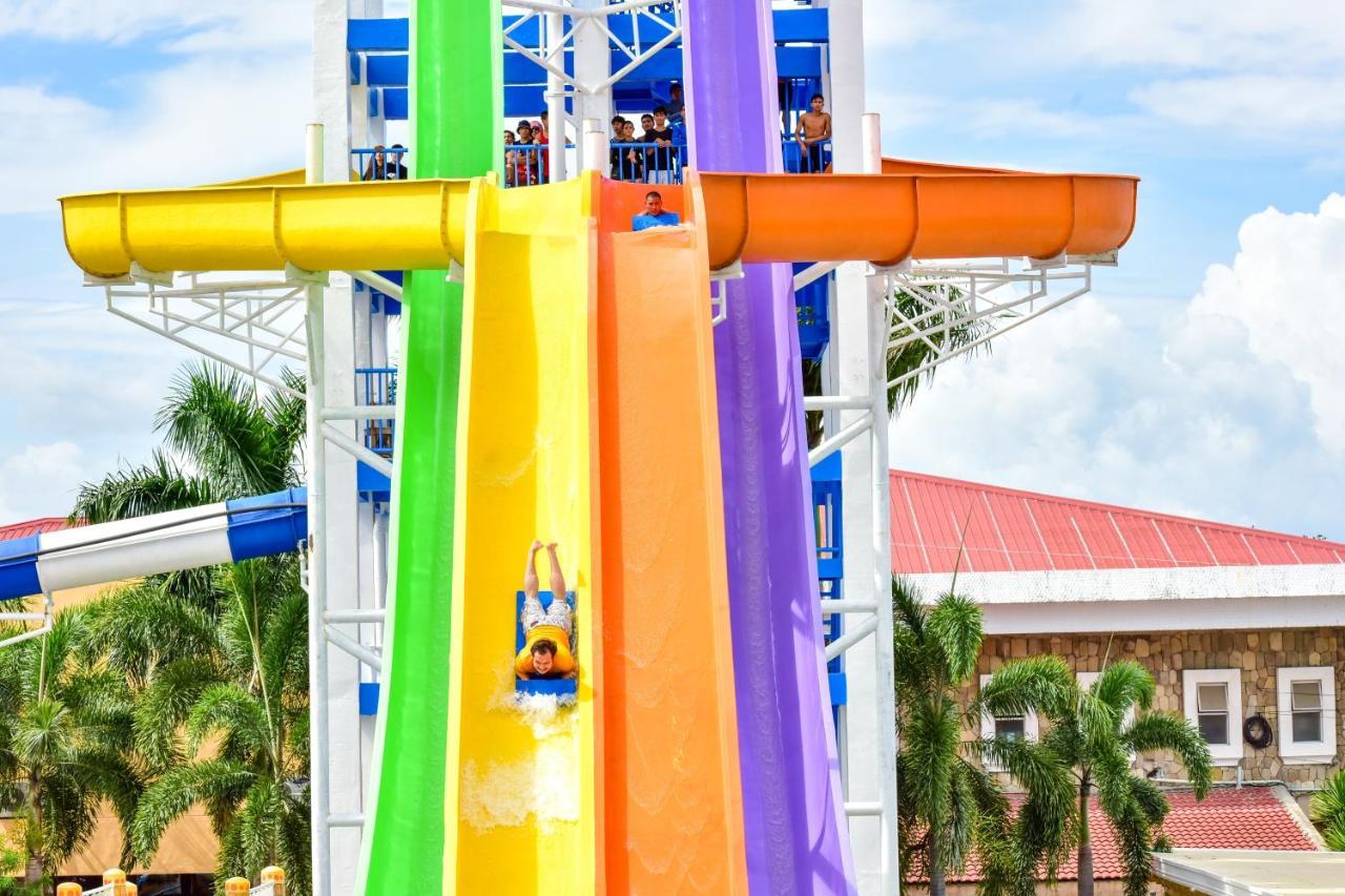 Eon Centennial Resort Hotel & Waterpark Iloilo City Eksteriør billede