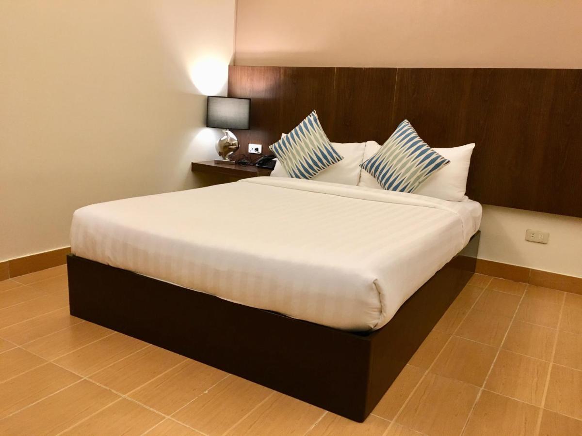Eon Centennial Resort Hotel & Waterpark Iloilo City Eksteriør billede