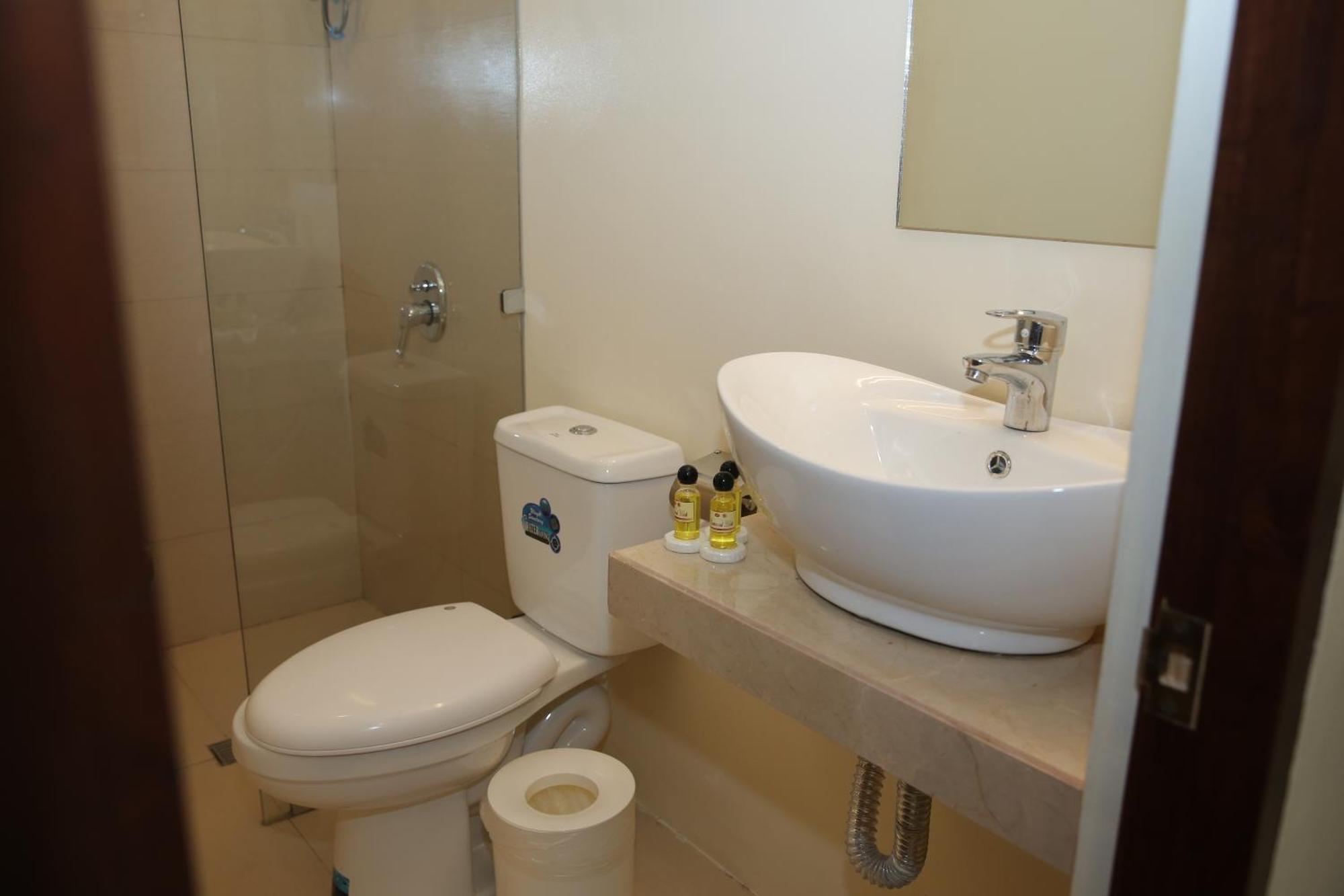Eon Centennial Resort Hotel & Waterpark Iloilo City Værelse billede