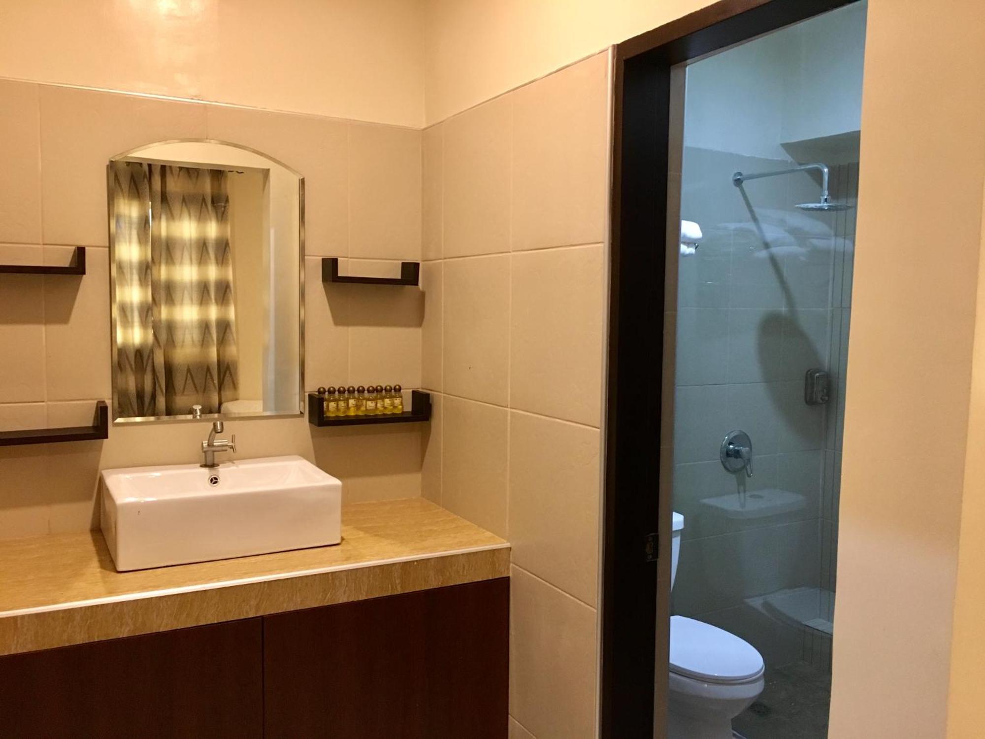Eon Centennial Resort Hotel & Waterpark Iloilo City Værelse billede